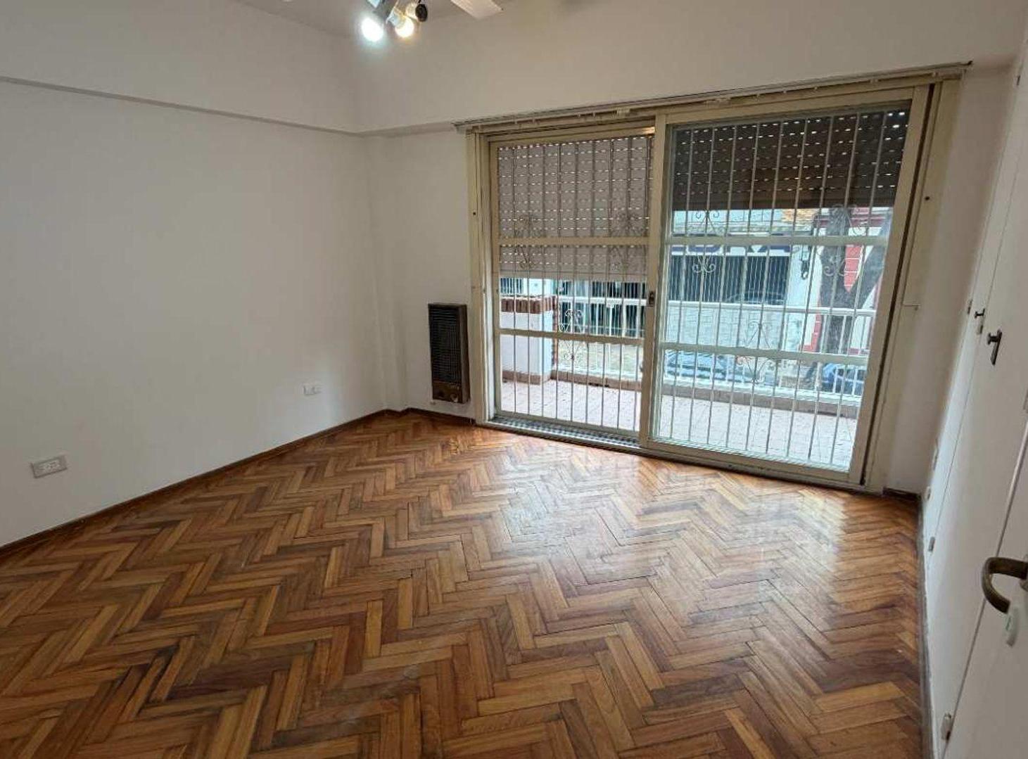 Foto de PH de 2 ambientes con Patio & Parrilla & Balcón, imagen 5