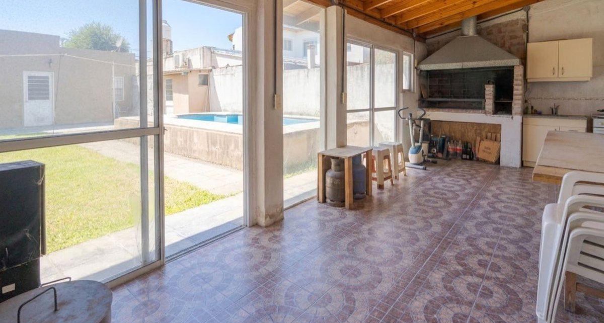 Foto de Casa 4 Amb c/ Jardín, Pileta y Cochera Villa Lynch, imagen 1