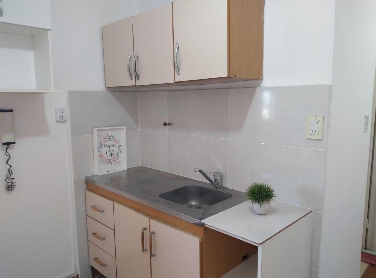 Foto de ALQUILER MONOAMBIENTE LUMINOSO EN BOEDO PISO ALTO, imagen 3