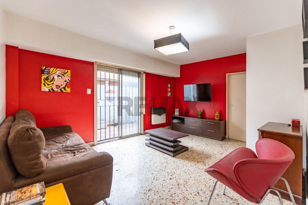 Foto de VENTA PH 3 AMB CON PATIO VALENTIN ALSINA CENTRO, imagen 4