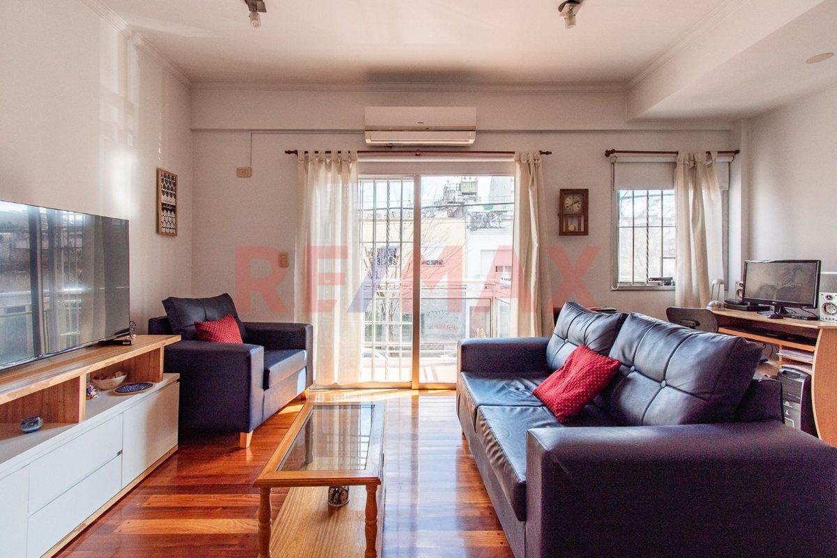 Foto de VENTA DEPTO TRIPLEX 4 AMB PATIO COCHERA EN ALMAGRO, imagen 4