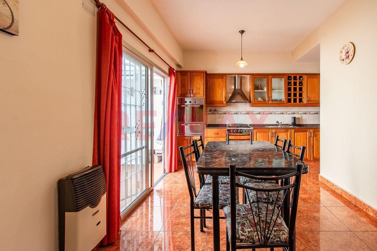 Foto de VENTA DEPTO TRIPLEX 4 AMB PATIO COCHERA EN ALMAGRO, imagen 5