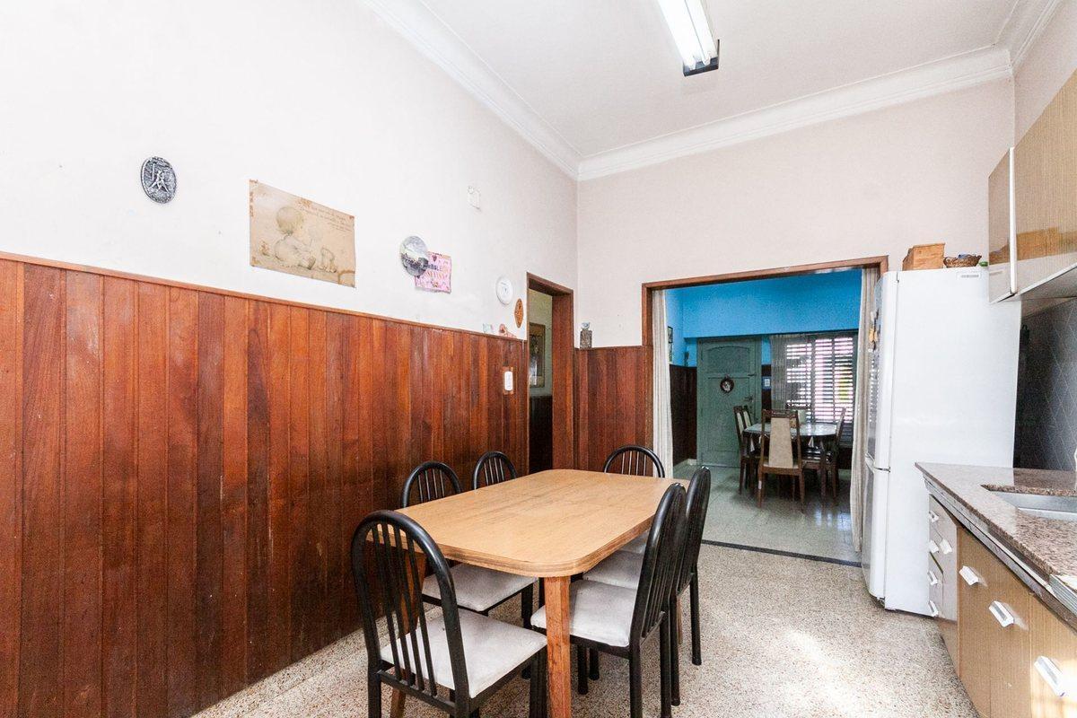 Foto de CASA 3AMB APTO CRED JARDIN Y COCHERA LANUS OESTE, imagen 2