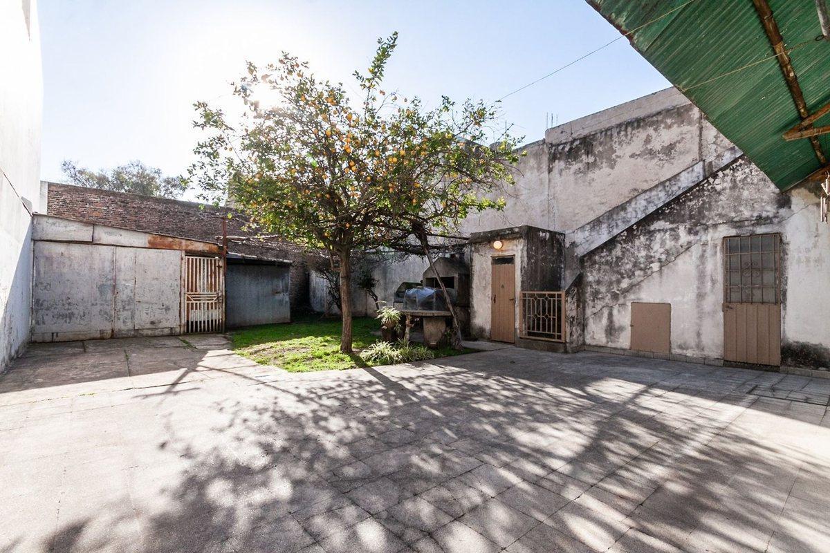 Foto de CASA 3AMB APTO CRED JARDIN Y COCHERA LANUS OESTE, imagen 3
