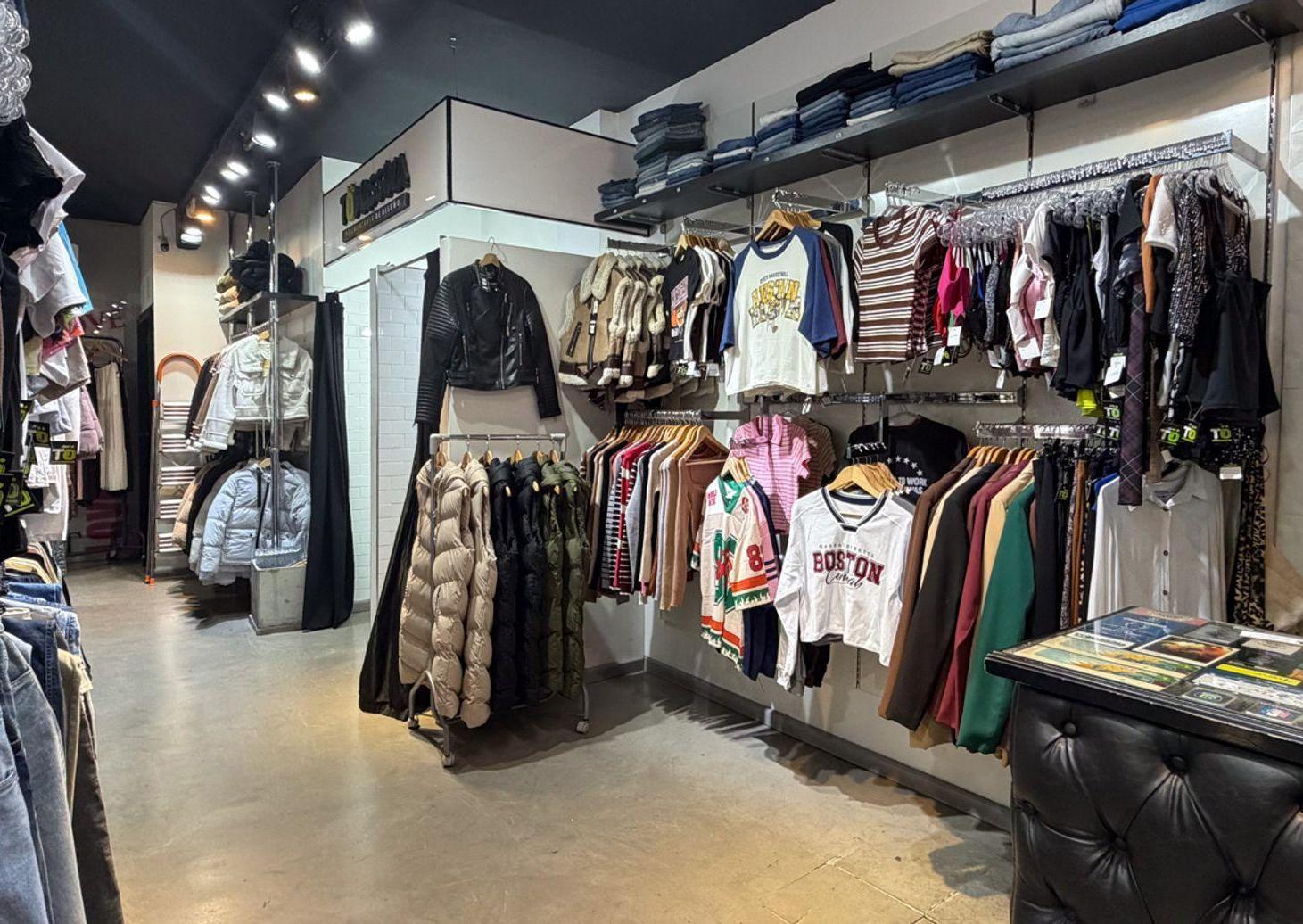 Foto de Local 69m² c/ depósito Galería Laprida Lomas, imagen 2