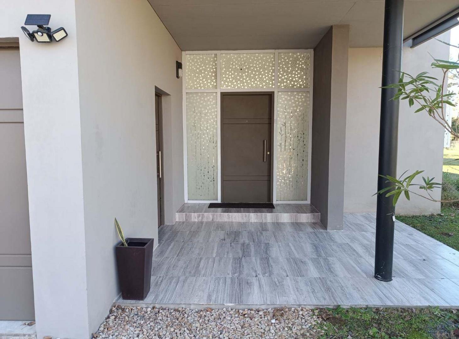 Foto de Casa 4 amb con cocheras y pileta Brandsen Ruta 2, imagen 1