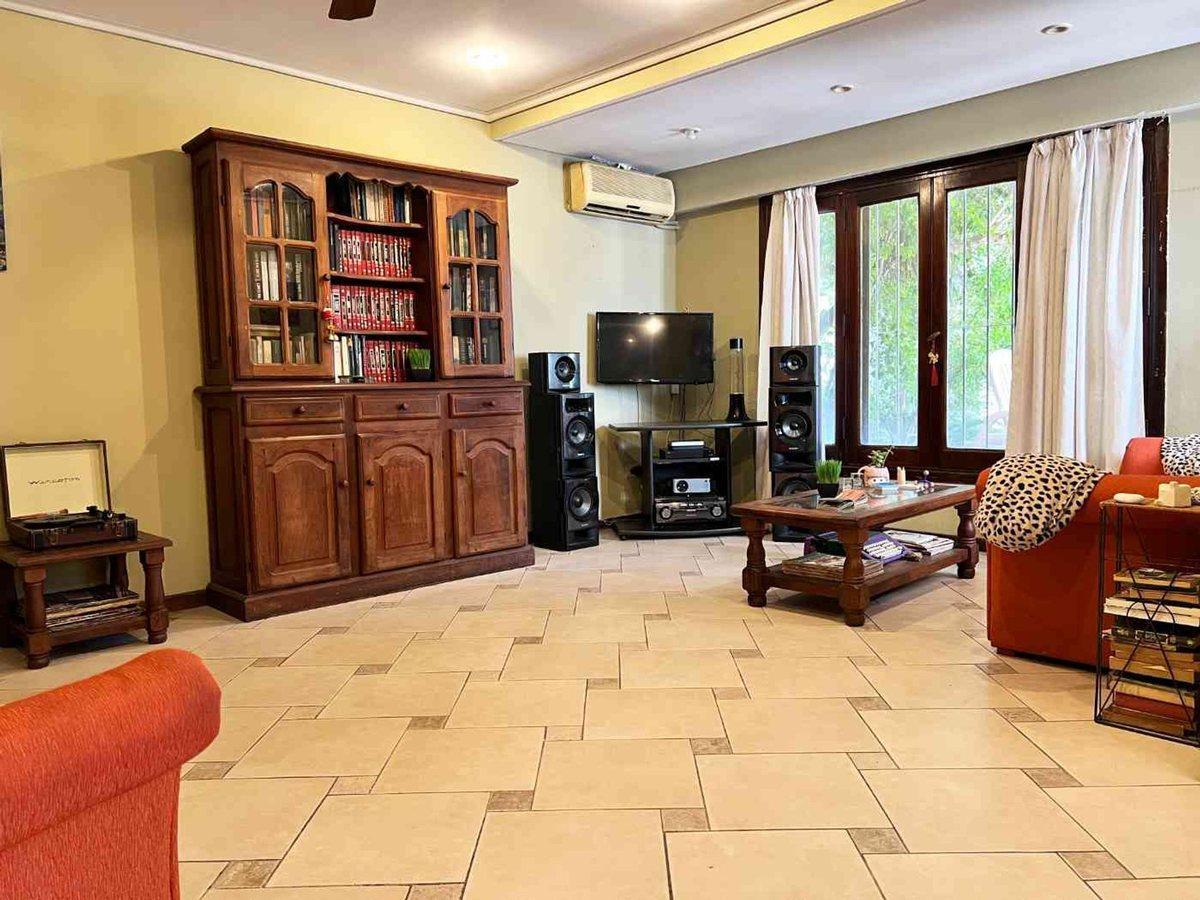 Foto de VENTA CASA 5 amb con pileta y cochera HURLINGHAM, imagen 2