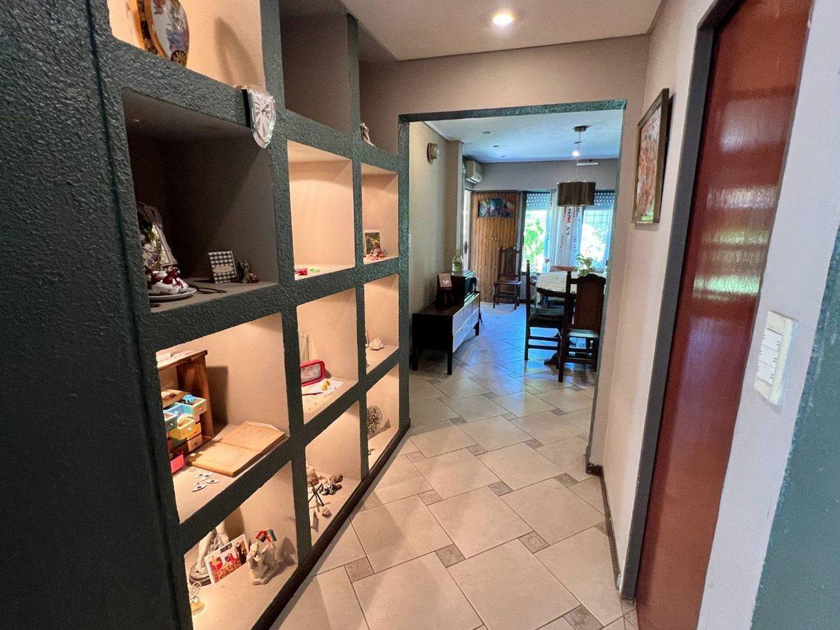 Foto de VENTA CASA 5 amb con pileta y cochera HURLINGHAM, imagen 4