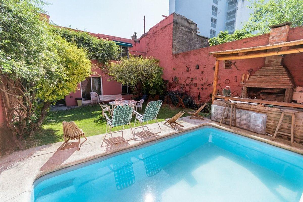 Foto de VENTA CASA 5 AMB CON PILETA EN FLORES, imagen 1
