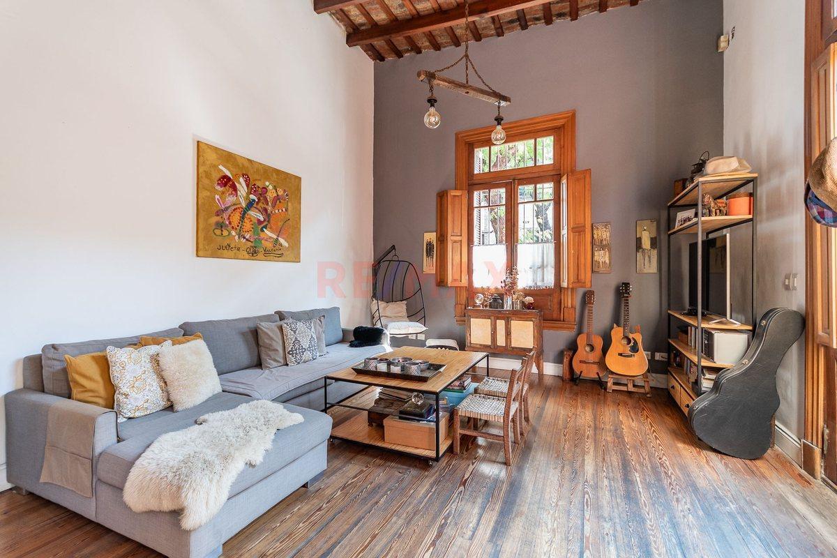 Foto de VENTA CASA 5 AMB CON PILETA EN FLORES, imagen 2