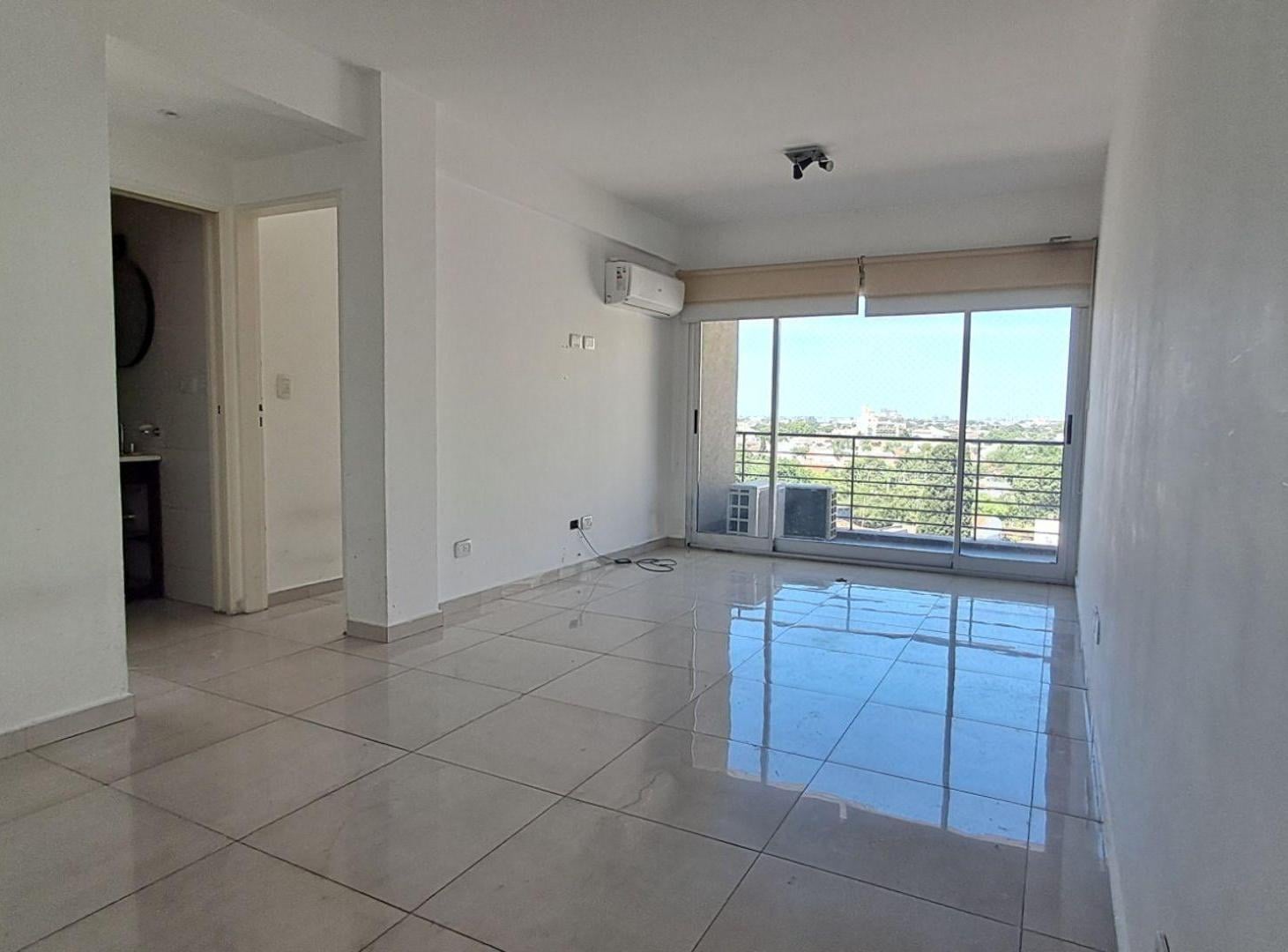 Foto de VENTA - 2 AMB LANUS OESTE CON COCHERA, imagen 2