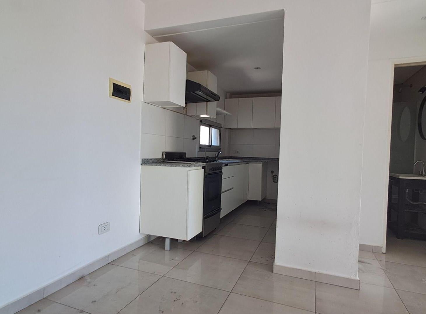 Foto de VENTA - 2 AMB LANUS OESTE CON COCHERA, imagen 4