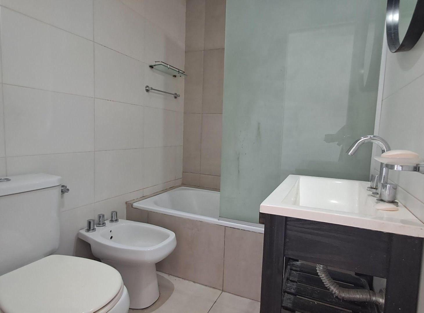 Foto de VENTA - 2 AMB LANUS OESTE CON COCHERA, imagen 5