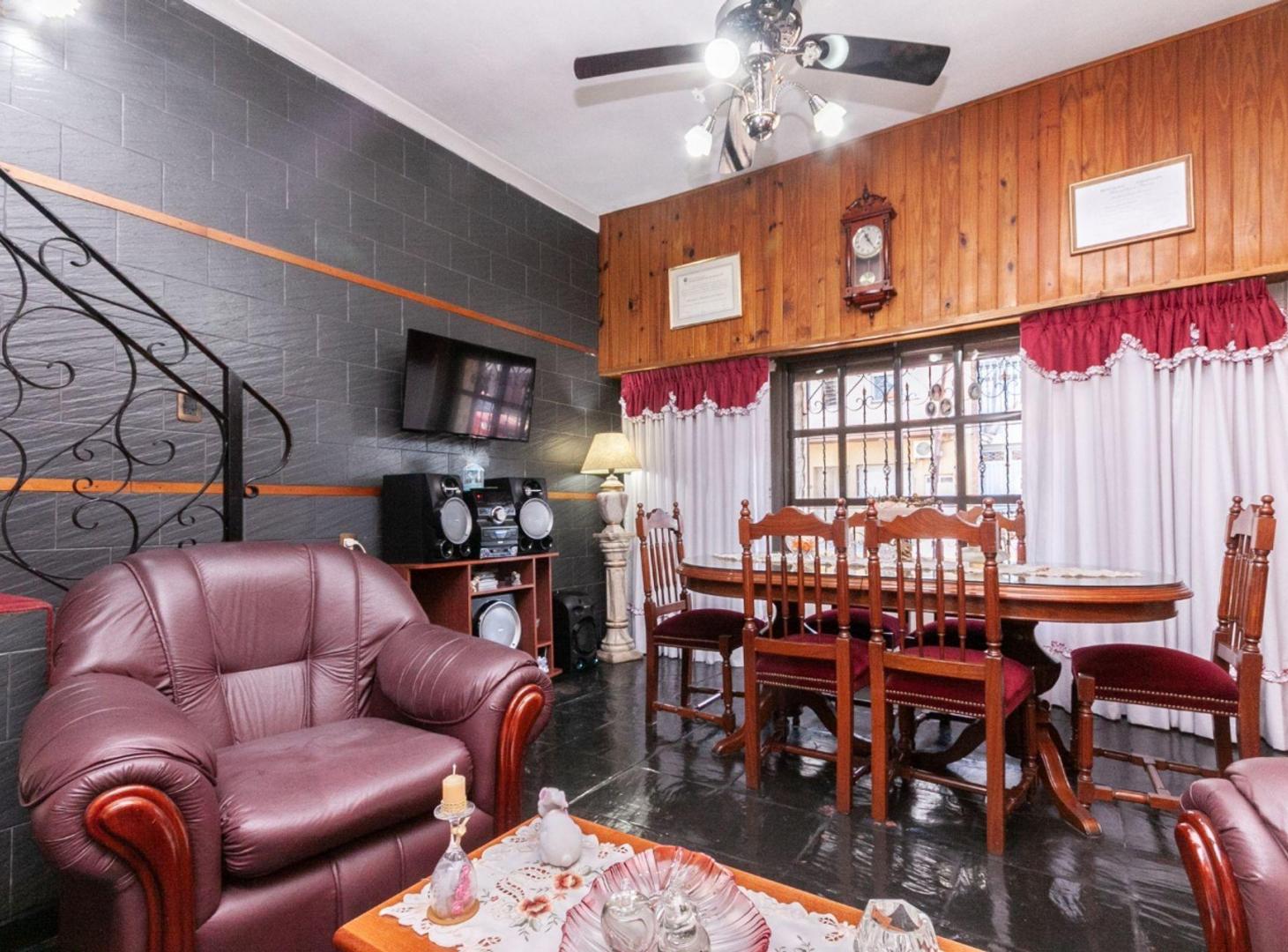 Foto de VENTA Casa de 4 amb garage, terraza y quincho, imagen 3