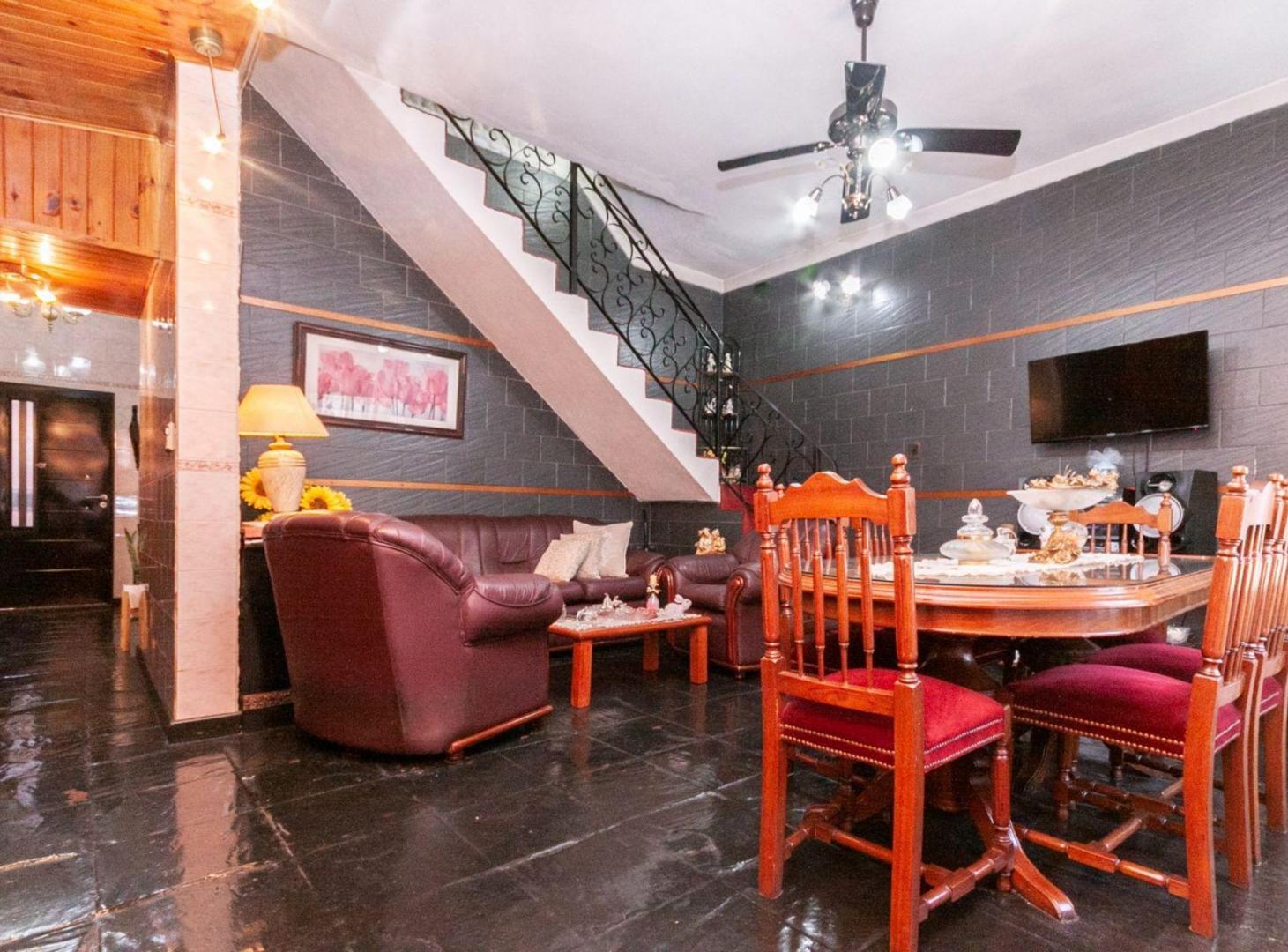 Foto de VENTA Casa de 4 amb garage, terraza y quincho, imagen 2
