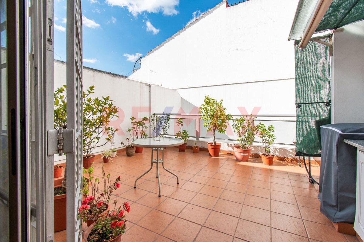 Foto de VENTA DEPTO TRIPLEX 4 AMB PATIO COCHERA EN ALMAGRO, imagen 4