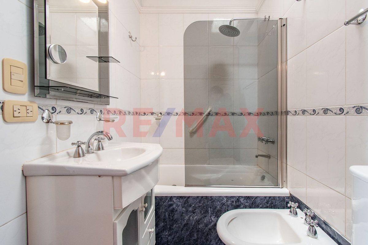 Foto de VENTA DEPTO TRIPLEX 4 AMB PATIO COCHERA EN ALMAGRO, imagen 5