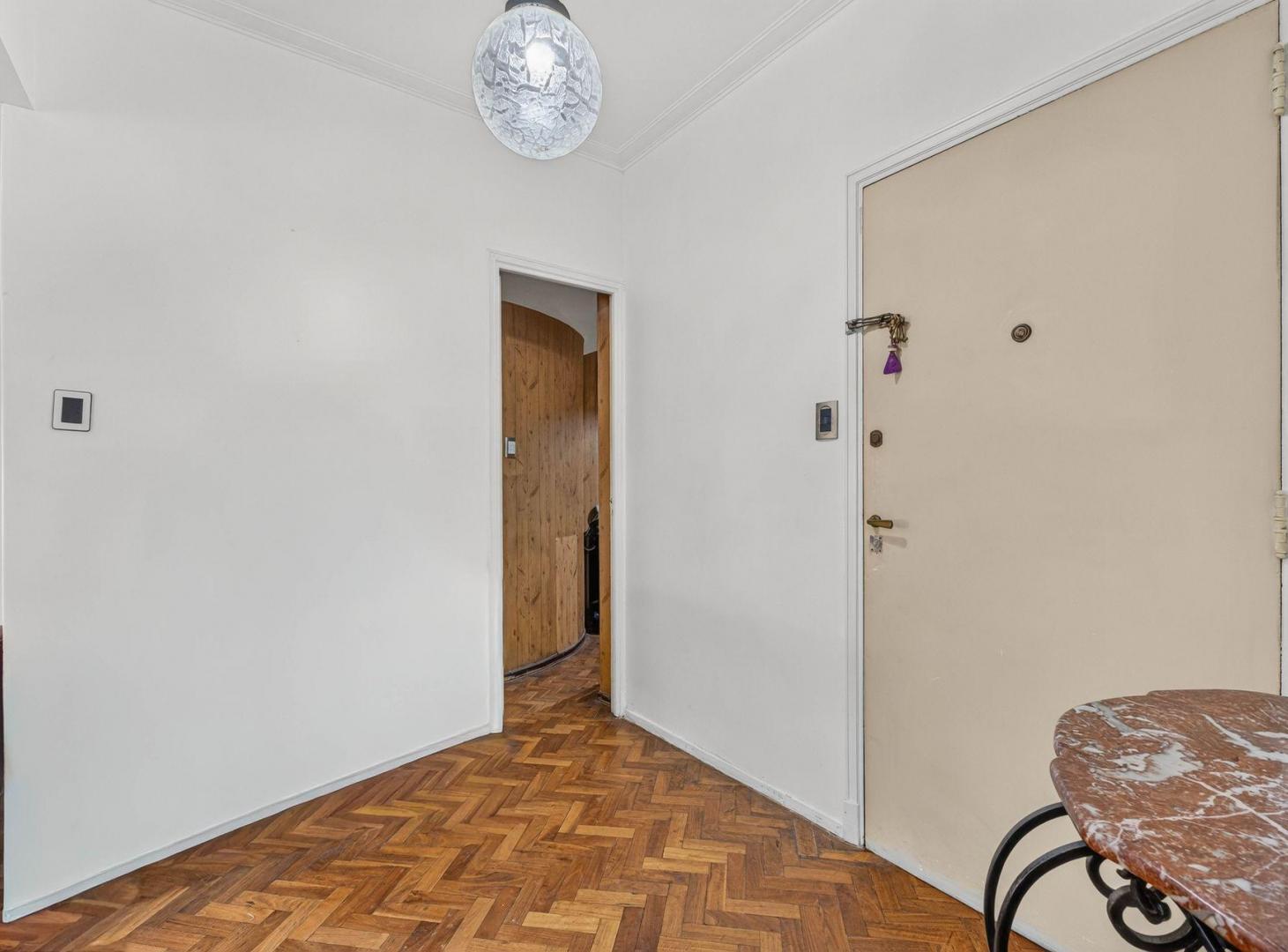 Foto de Dpto EN VENTA 4amb c/ dep. y balcón apto prof., imagen 4