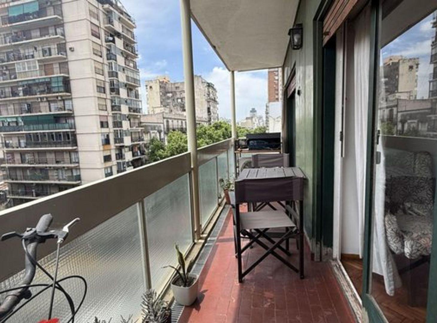 Foto de VENTA 3 AMB + DEPEND. BALCON, COCHERA Y BAULERA, imagen 2