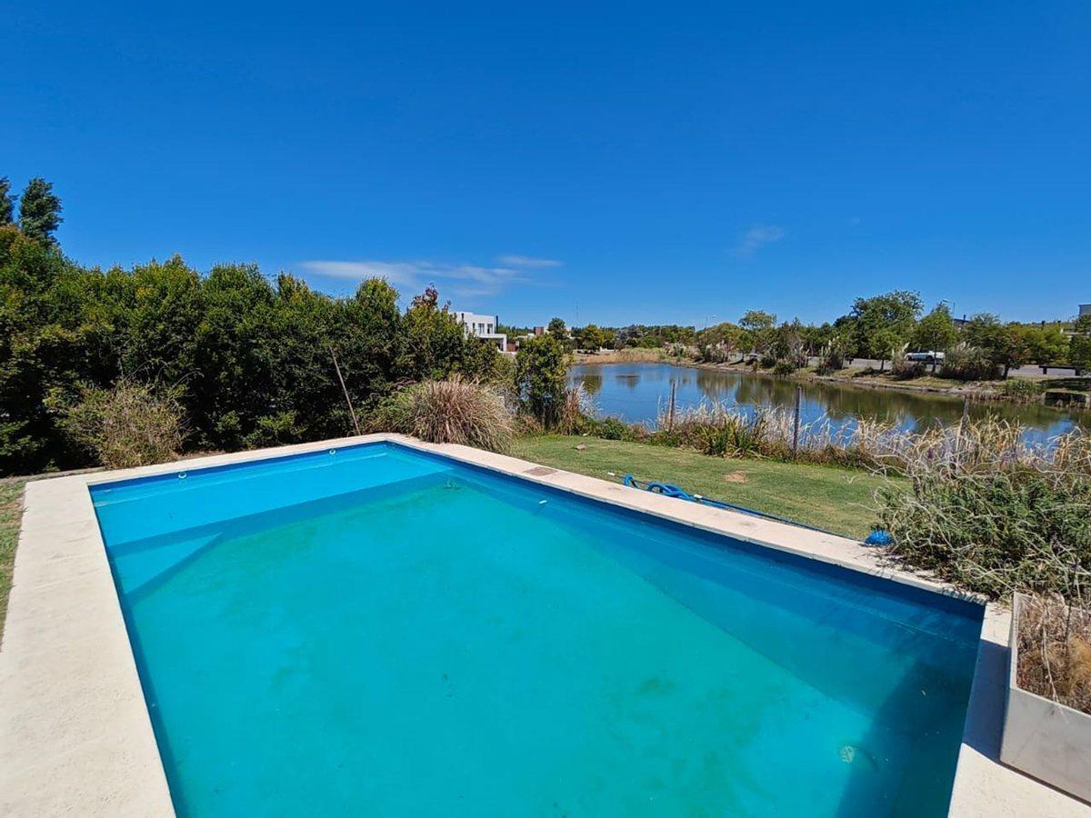 Foto de VENTA CASA PILETA LAGUNA EL CANTON PUERTO. ESCOBAR, imagen 2
