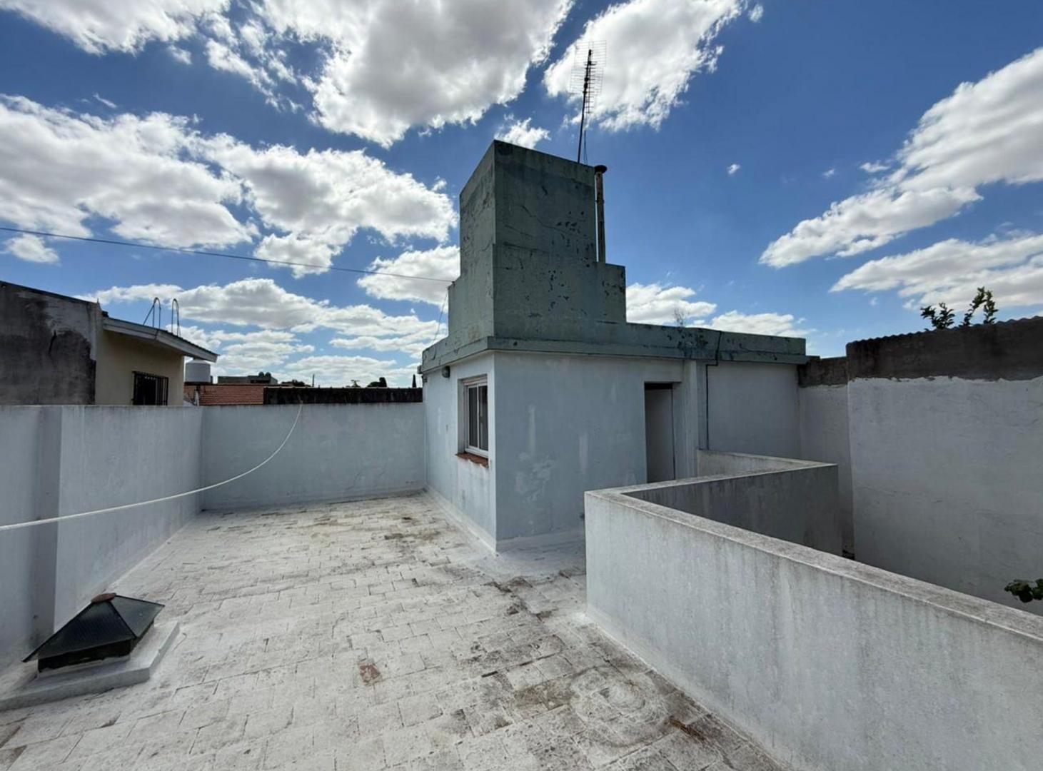 Foto de VENTA PH 4 AMBIENTES TERRAZA PATIO LANUS, imagen 1