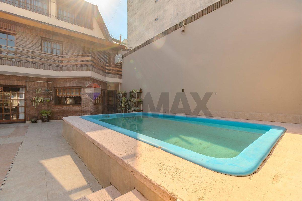 Foto de VENTA CASA 6 AMB EN VERSALLES C/ PILETA Y GARAGE, imagen 3