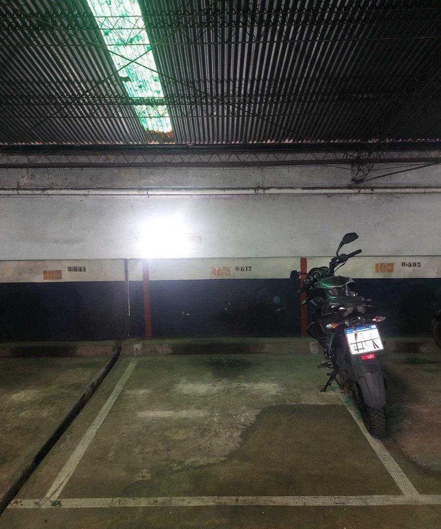 Foto de Venta cochera cubierta de 6M2 PARA 2 MOTOS, FLORES, imagen 3