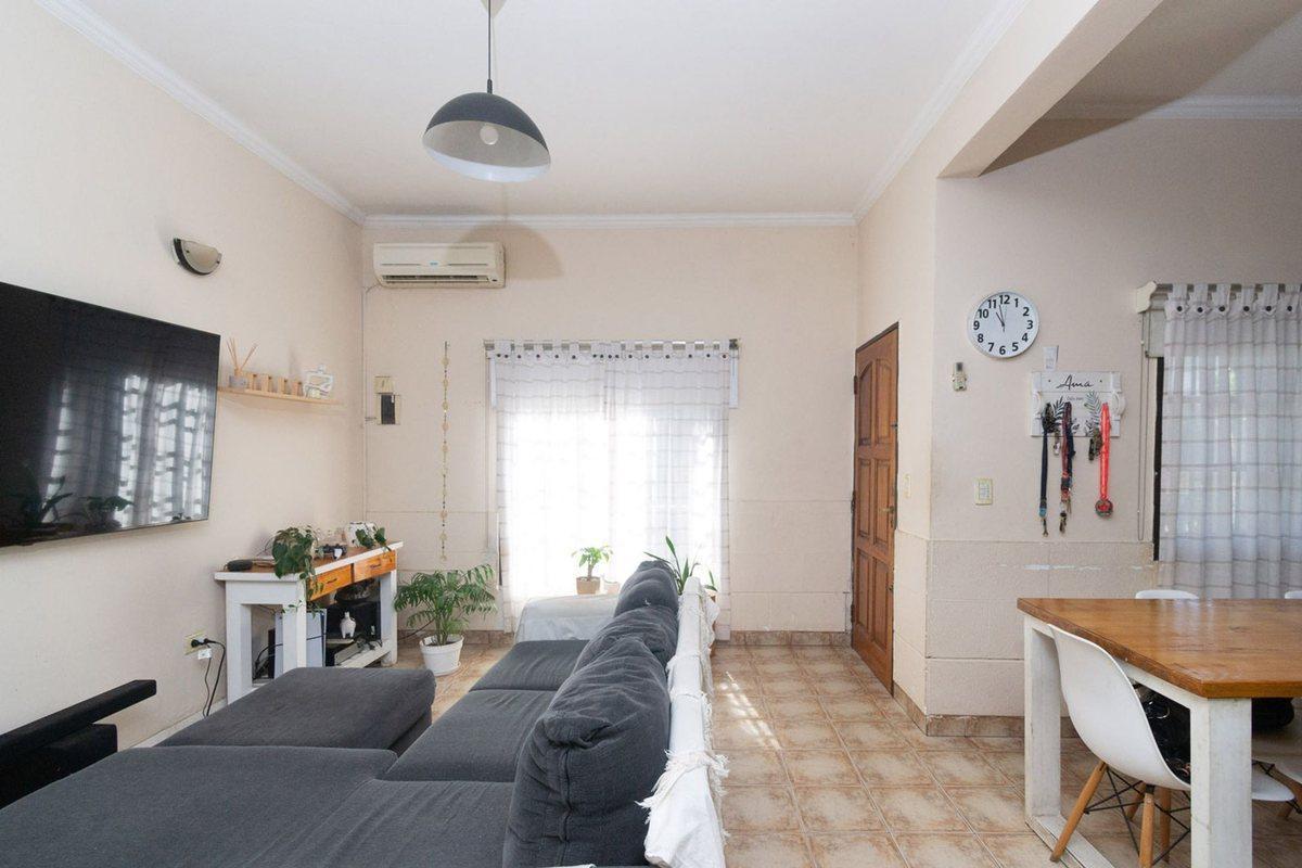 Foto de VENTA Casa 7 ambientes en Palomar, imagen 3