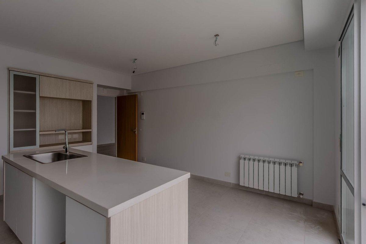 Foto de VENTA PISO 4 AMB ESTR CATEG LUM COCH -CABALLITO, imagen 1