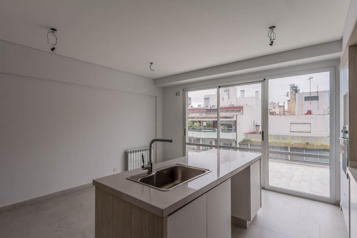 Foto de VENTA PISO 4 AMB ESTR CATEG LUM COCH -CABALLITO, imagen 3