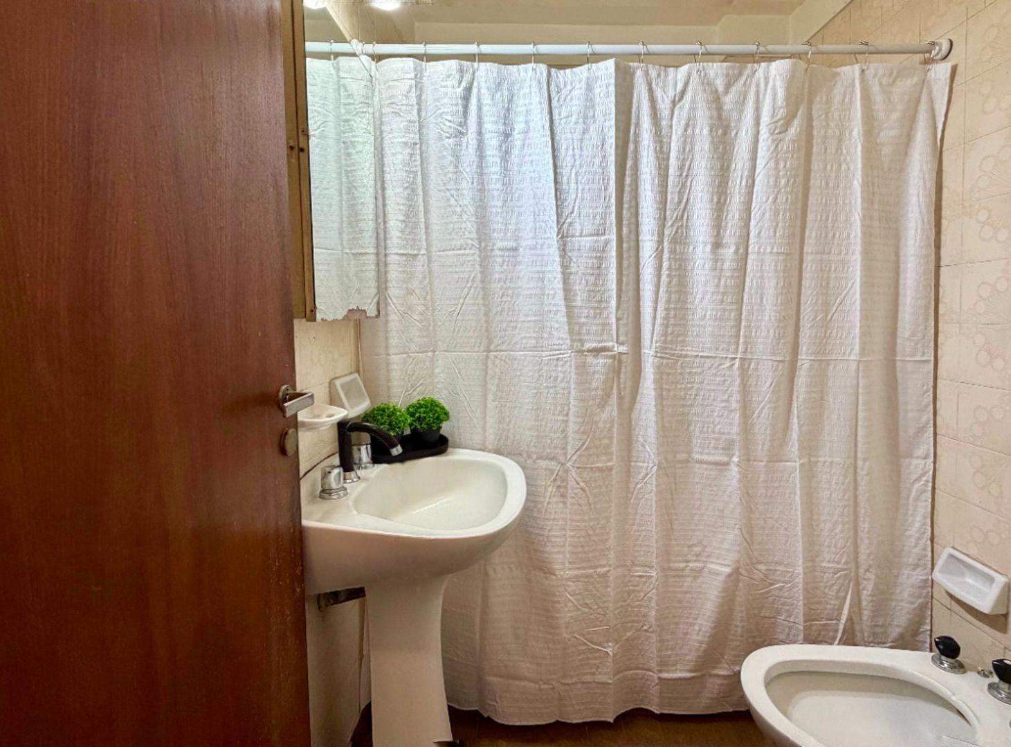 Foto de VENTA DEPTO CHACARITA 2 AMB GRAN BALCON LAVAD LUZ, imagen 4