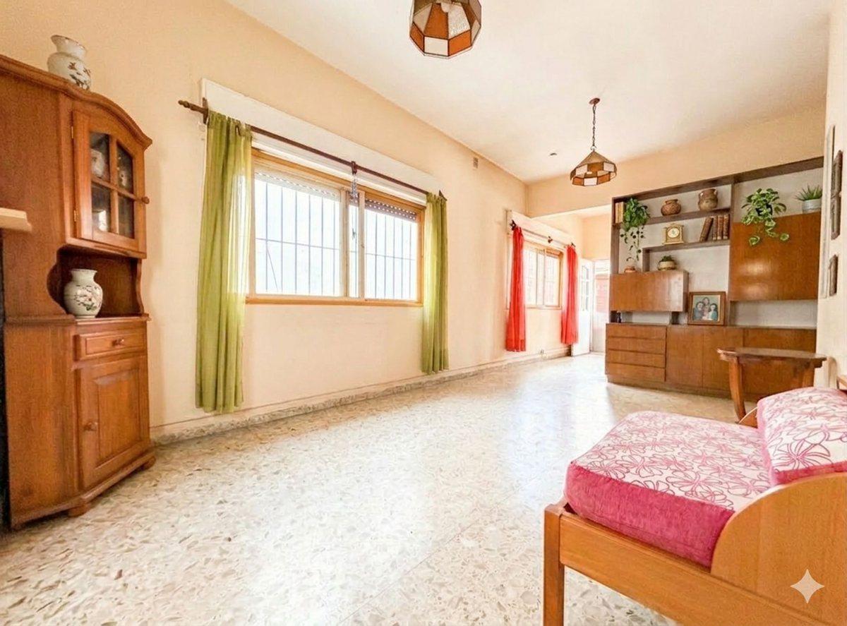 Foto de Casa en venta Tapiales con patio, quincho y garage, imagen 1