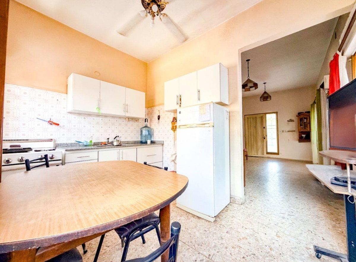 Foto de Casa en venta Tapiales con patio, quincho y garage, imagen 2