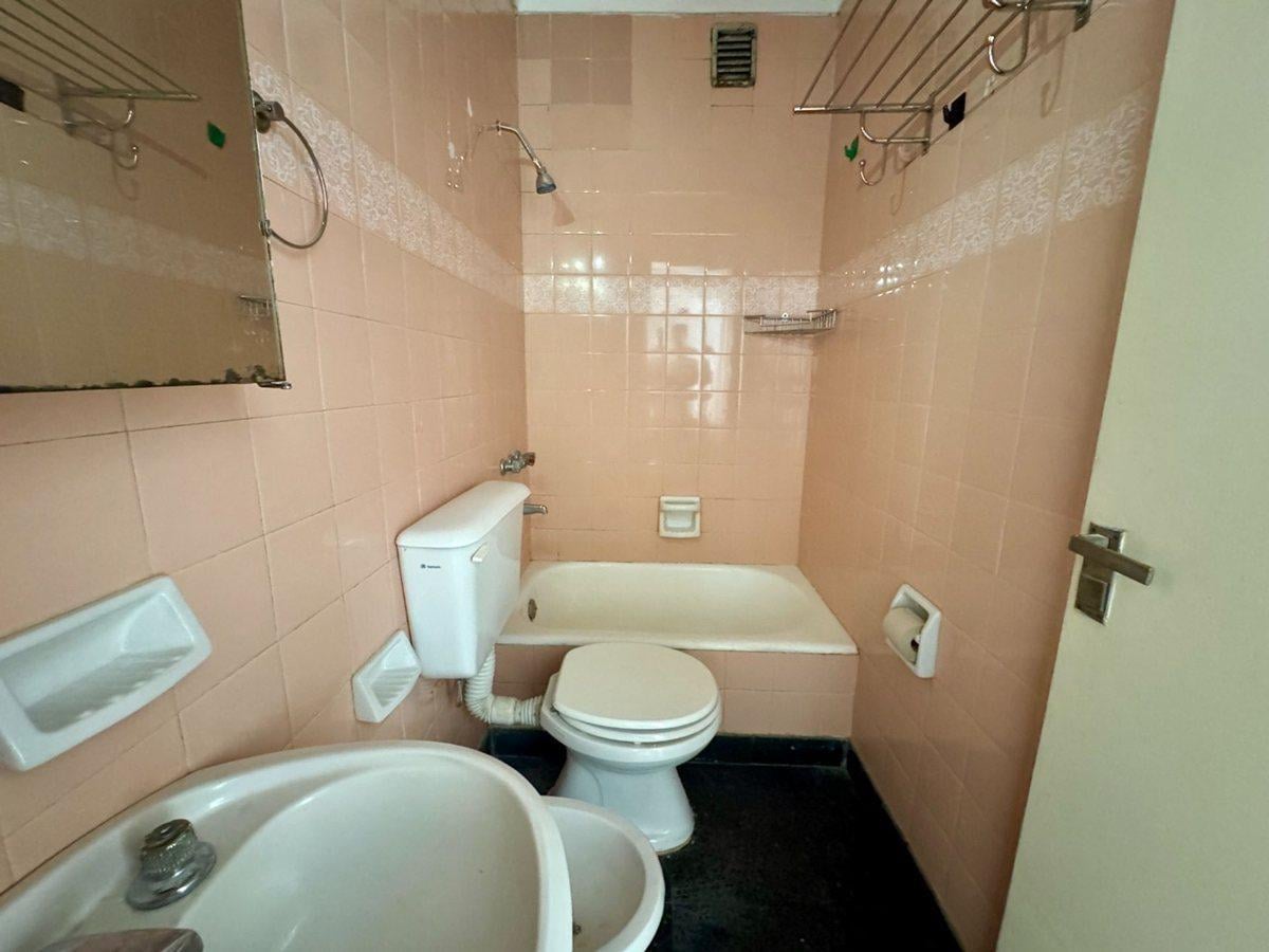 Foto de VENTA DEPARTAMENTO 2 AMBIENTES EN MONSERRAT, imagen 3