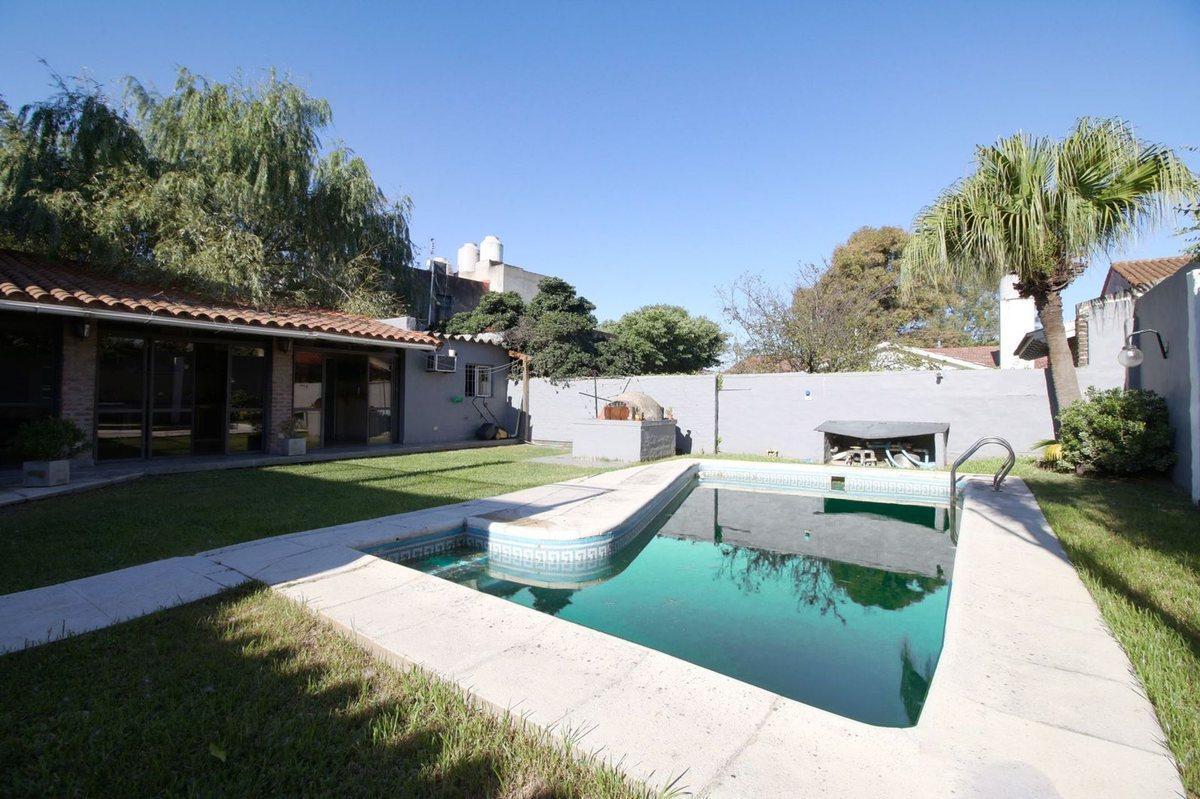 Foto de CASA 4 AMB CON QUINCHO Y PILETA EN CIUDAD EVITA, imagen 3