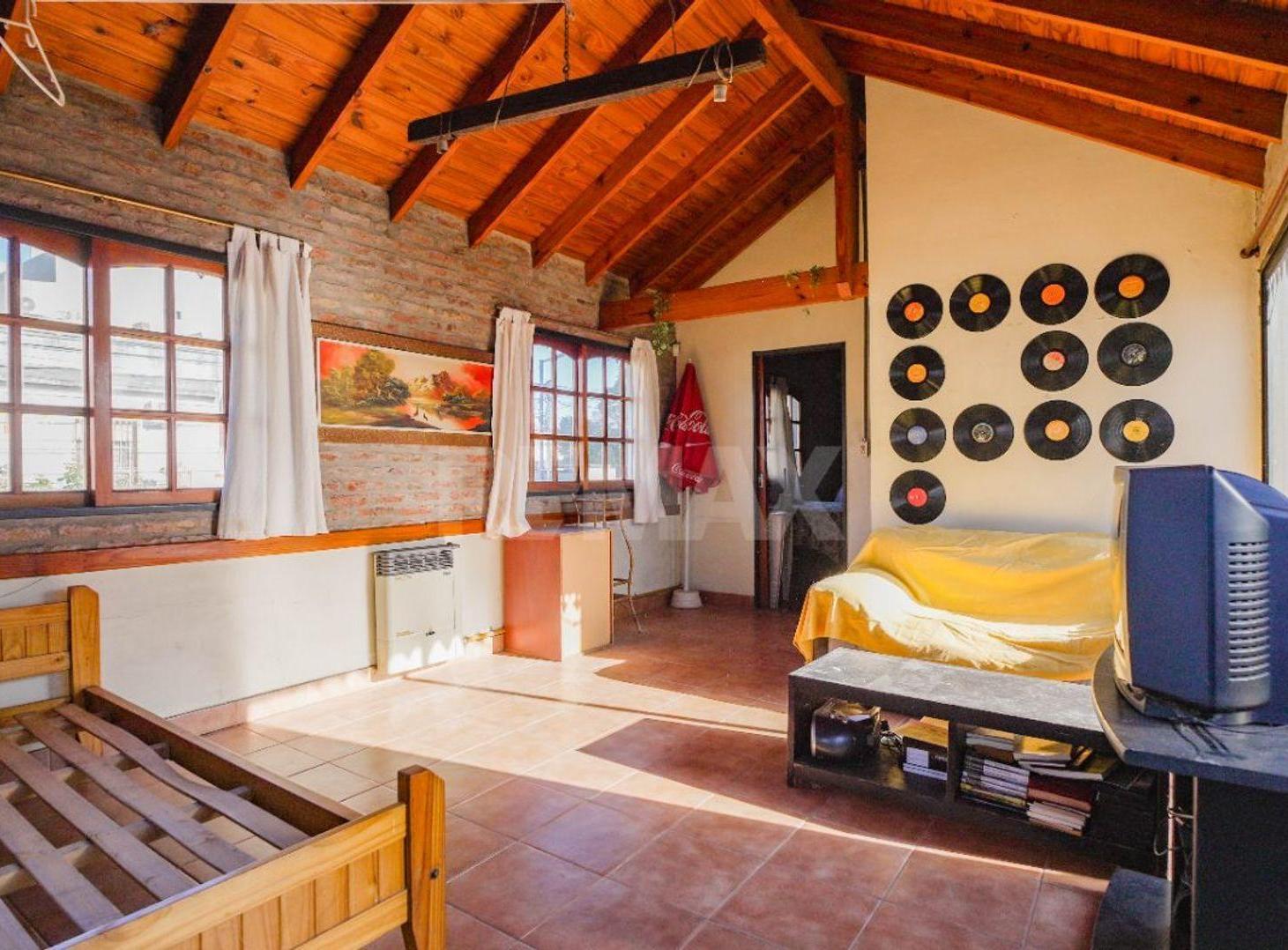 Foto de CASA LOTE PROPIO C/ COCHERA TERRAZA y QUINCHO, imagen 5