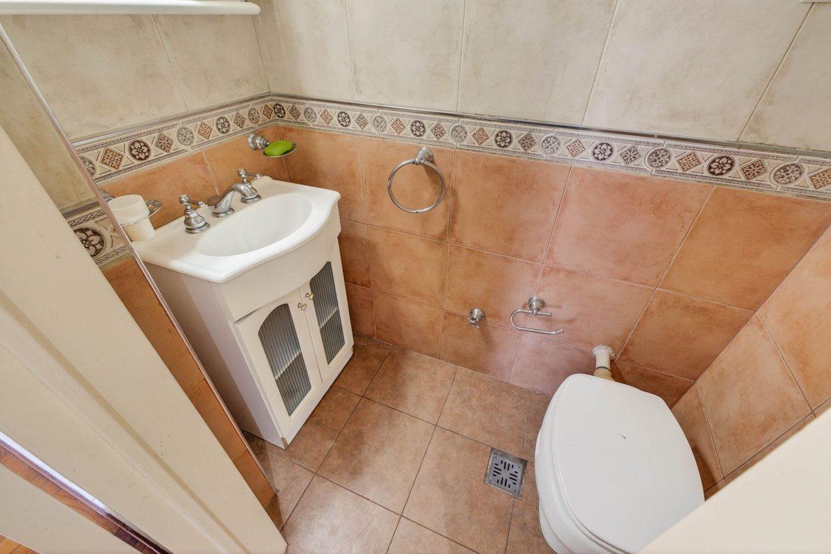 Foto de EN VENTA Departamento 4amb con balcón Refaccionado, imagen 5