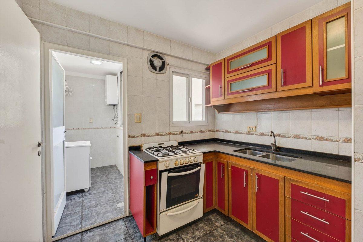 Foto de EN VENTA Departamento 4amb con balcón Refaccionado, imagen 2