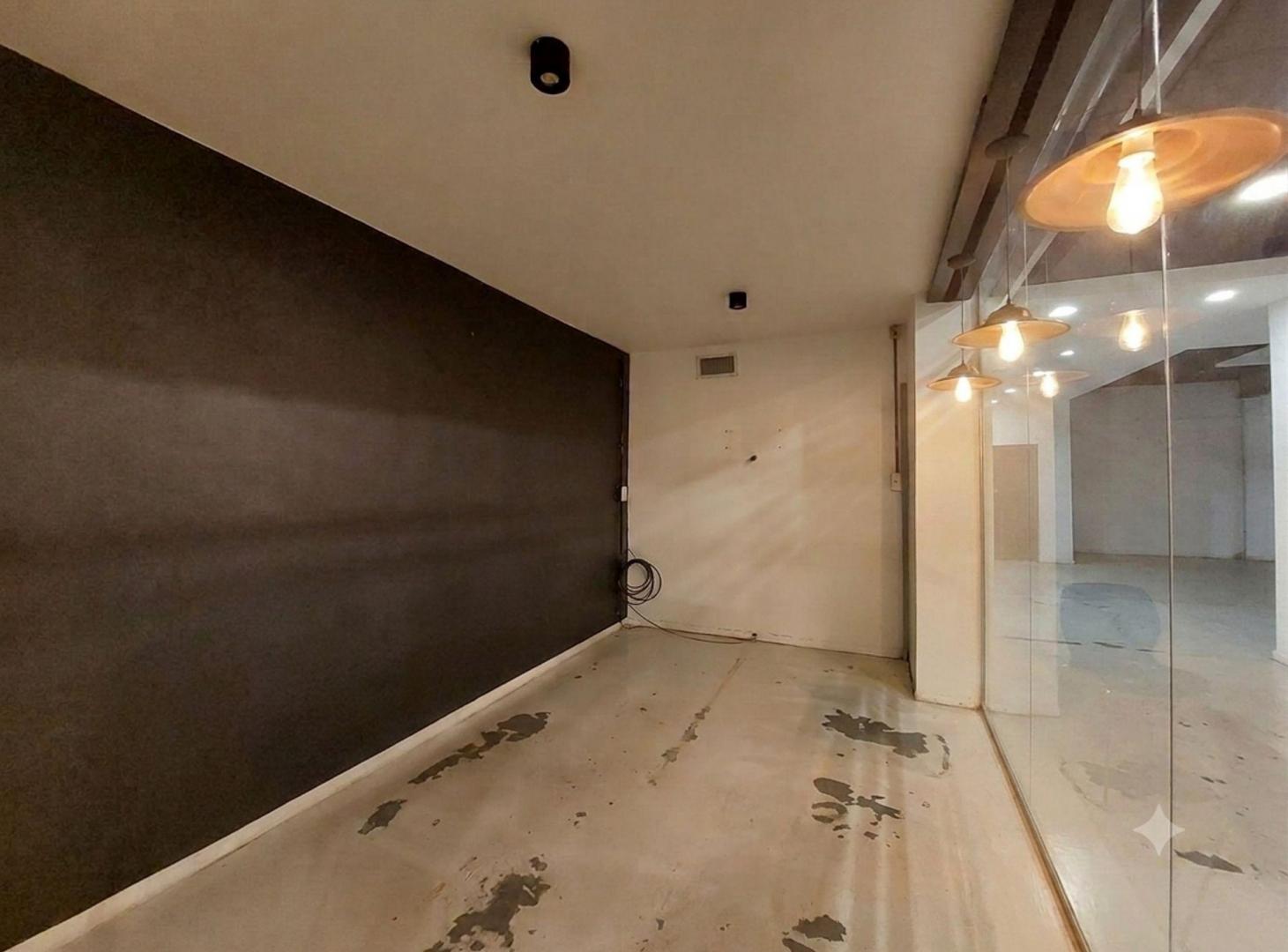 Foto de Importante Local de 200m2 en alquiler Avellaneda, imagen 4