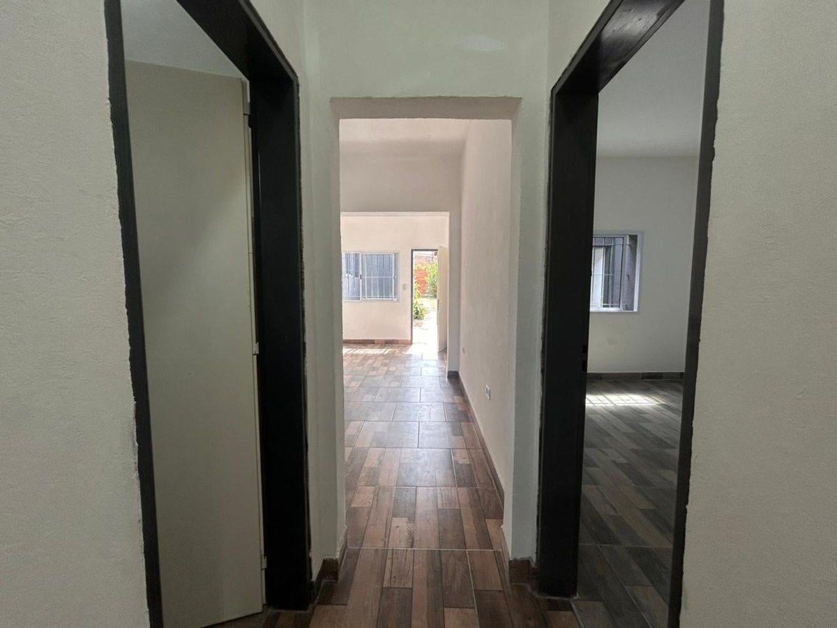 Foto de Casa 6 ambientes Lanús fondo libre cochera permuta, imagen 1
