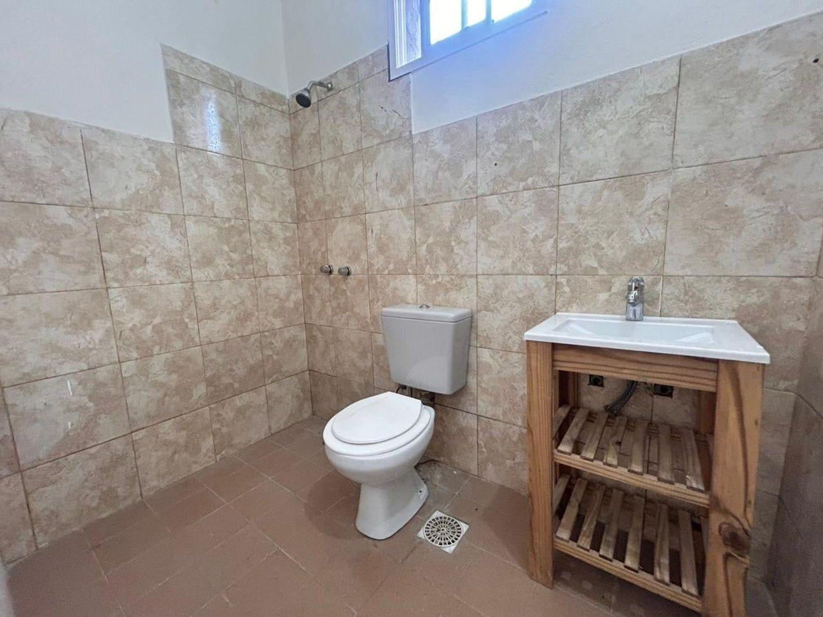 Foto de Casa 6 ambientes Lanús fondo libre cochera permuta, imagen 3