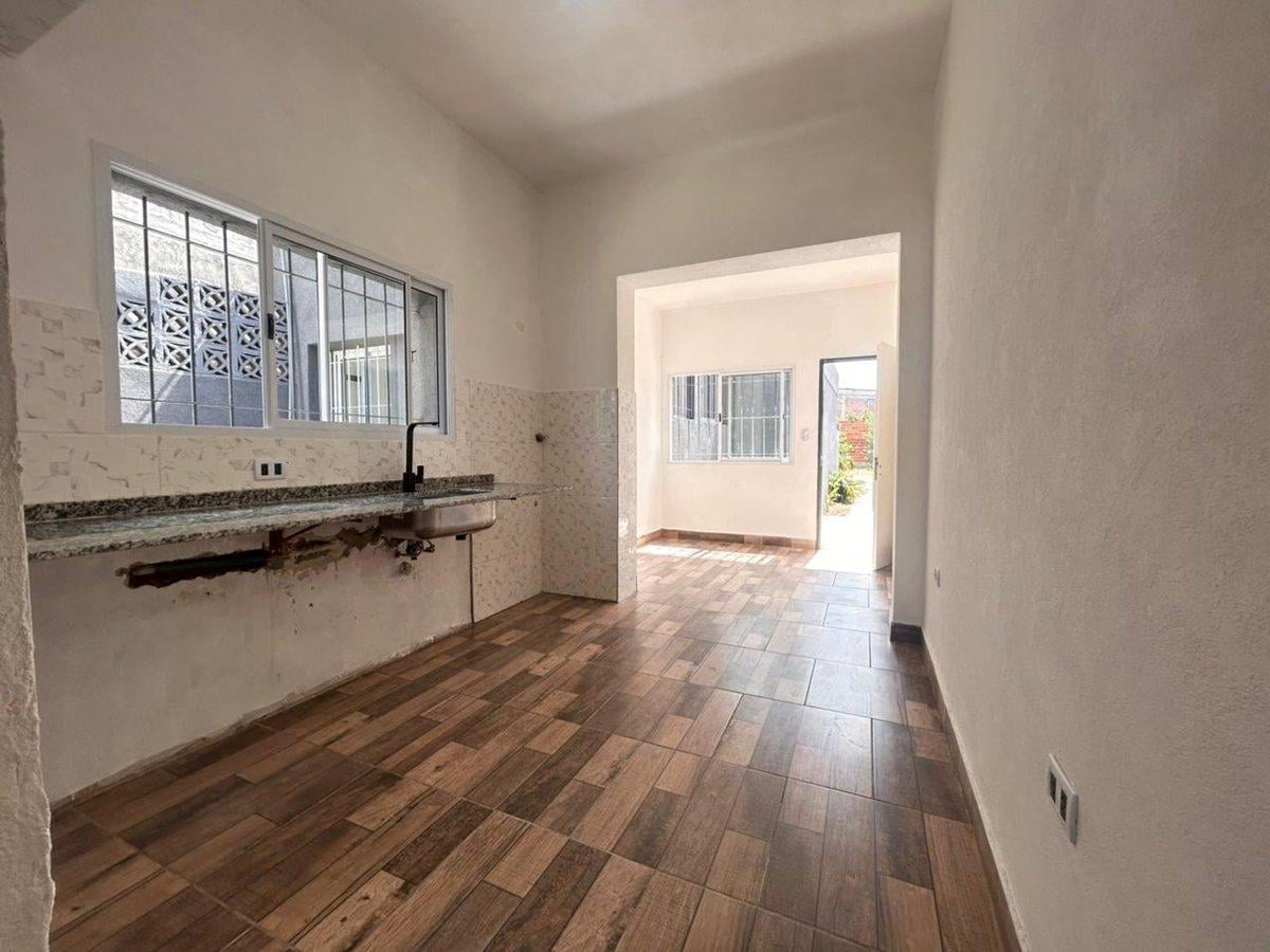 Foto de Casa 6 ambientes Lanús fondo libre cochera permuta, imagen 5