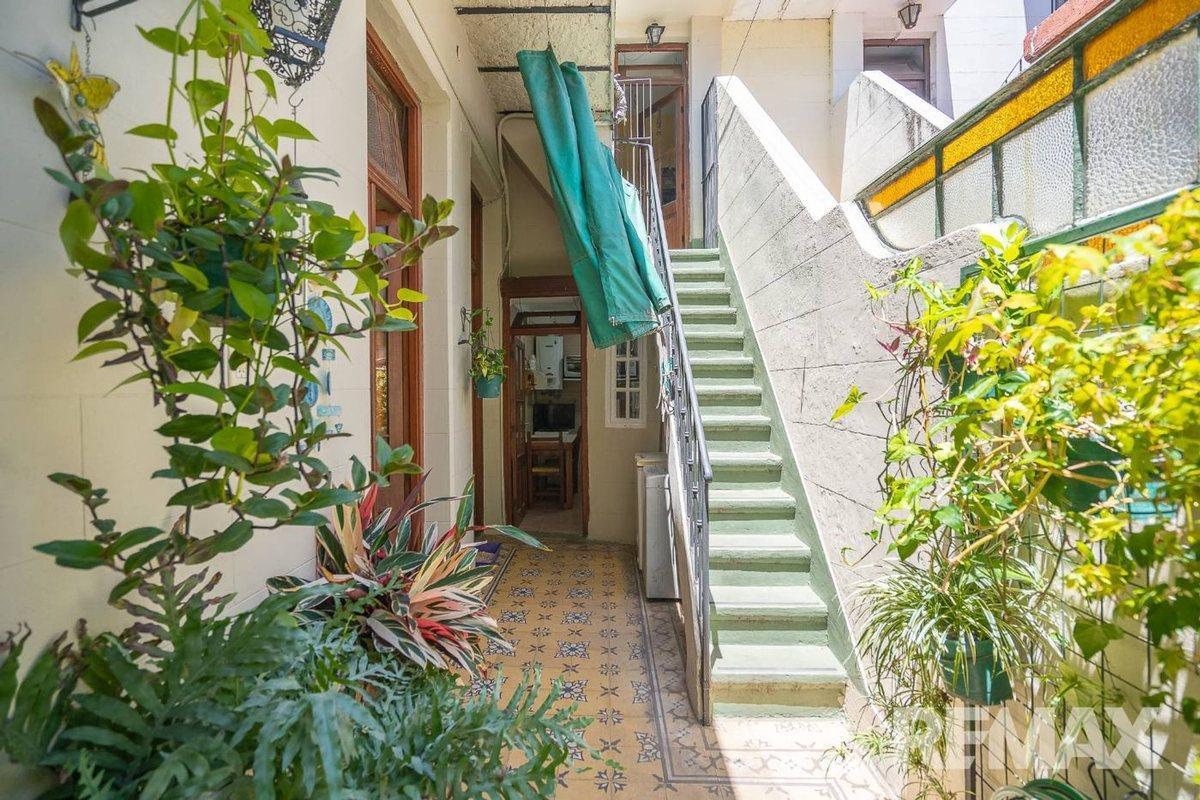 Foto de venta de ph con terraza propia en parque chacabuco, imagen 1