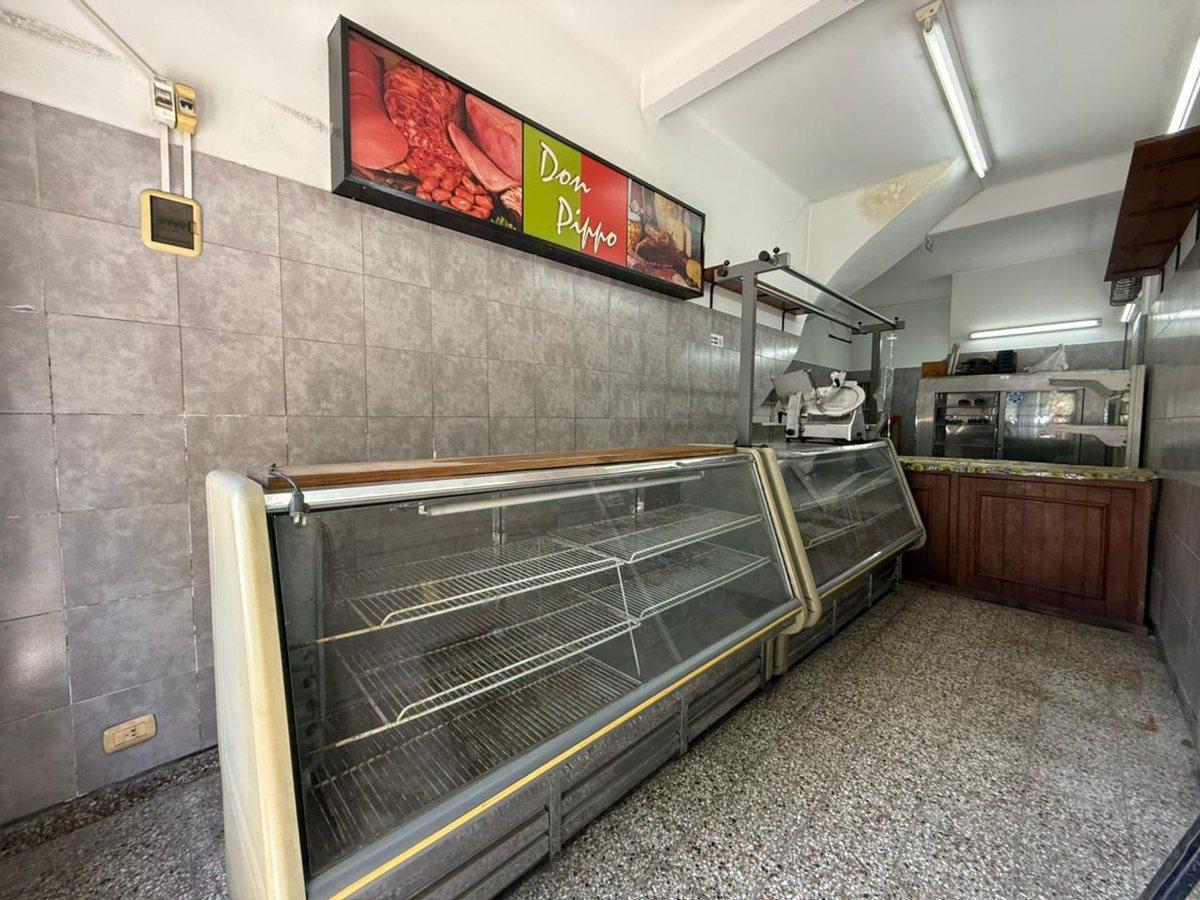 Foto de OPORTUNIDAD VENTA DE LOCAL ESTACION LANUS, imagen 1