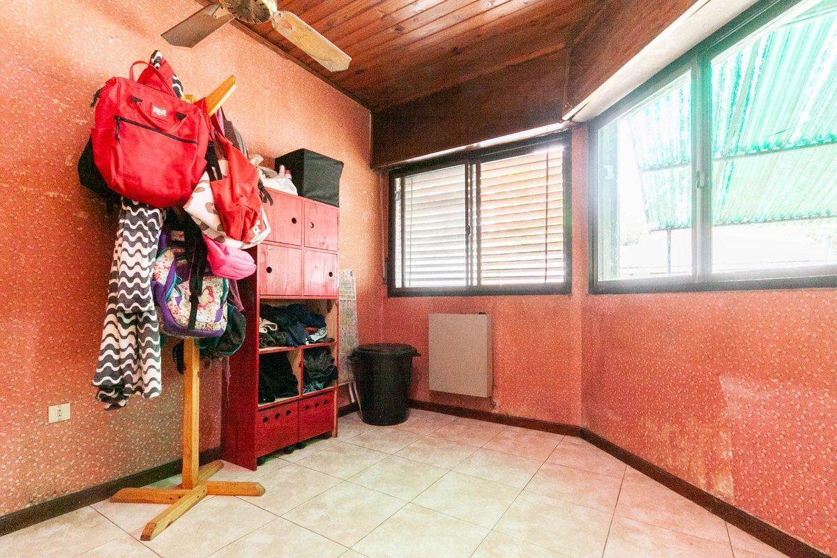 Foto de Venta Casa 6 ambientes Lanus, imagen 2