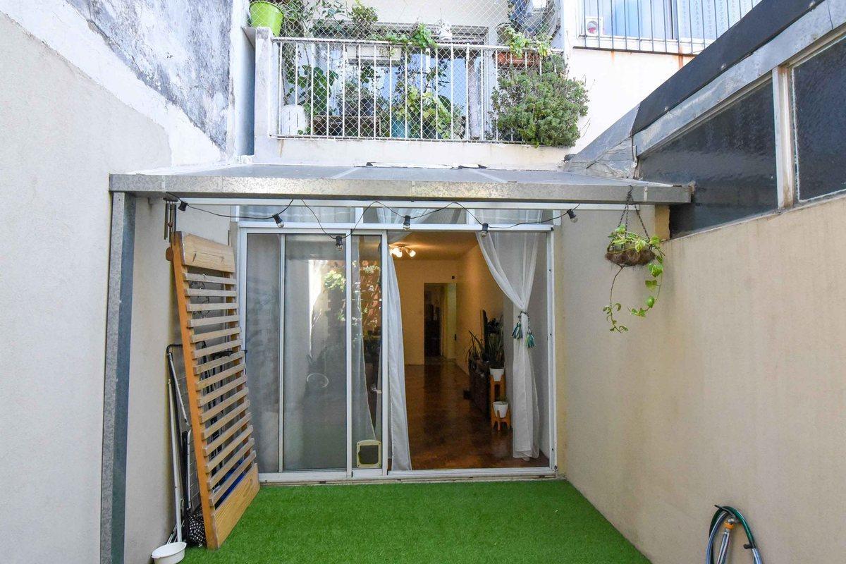 Foto de VENTA - Departamento 2 ambientes con patio Coghlan, imagen 1