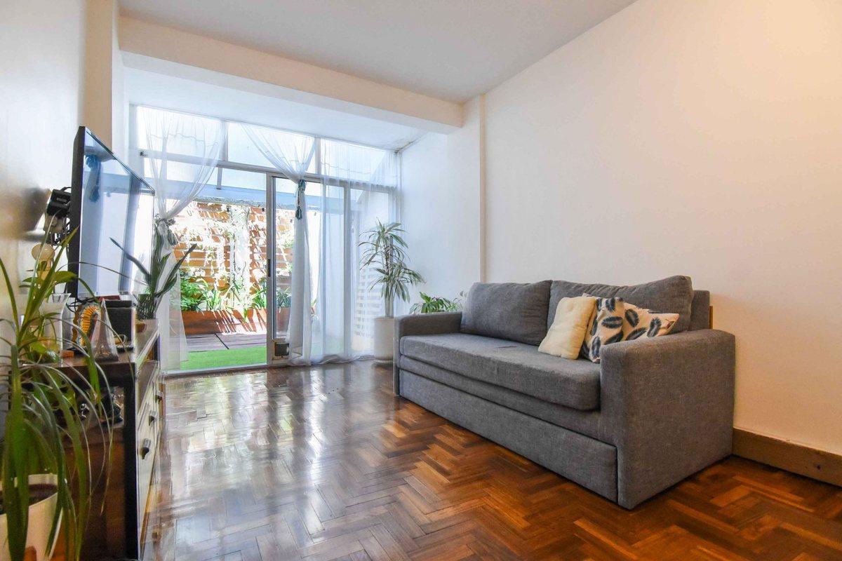 Foto de VENTA - Departamento 2 ambientes con patio Coghlan, imagen 2