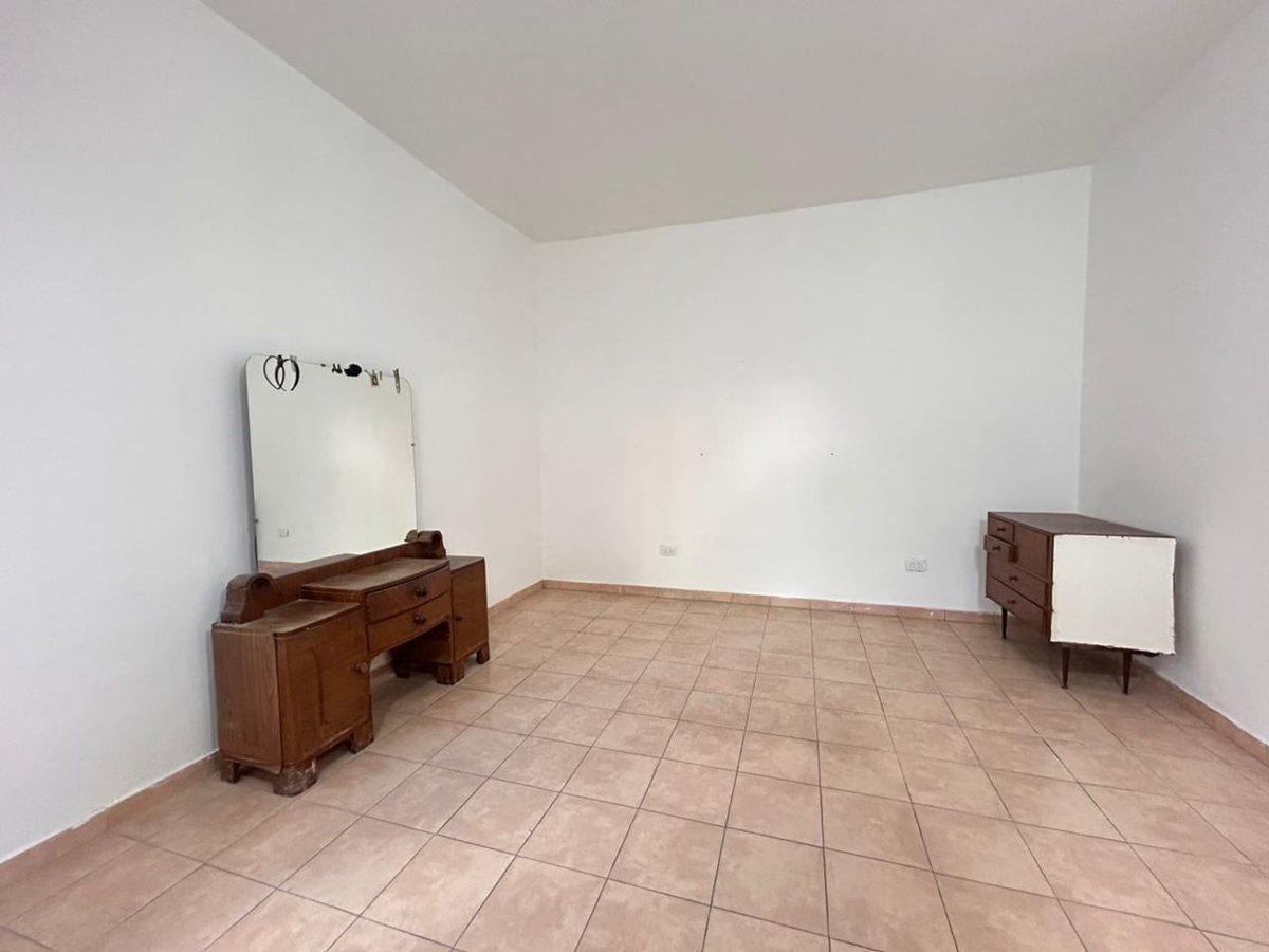 Foto de CASA PARA DOS FAMILIAS O VIVIENDA Y RENTA LANÚS O, imagen 3