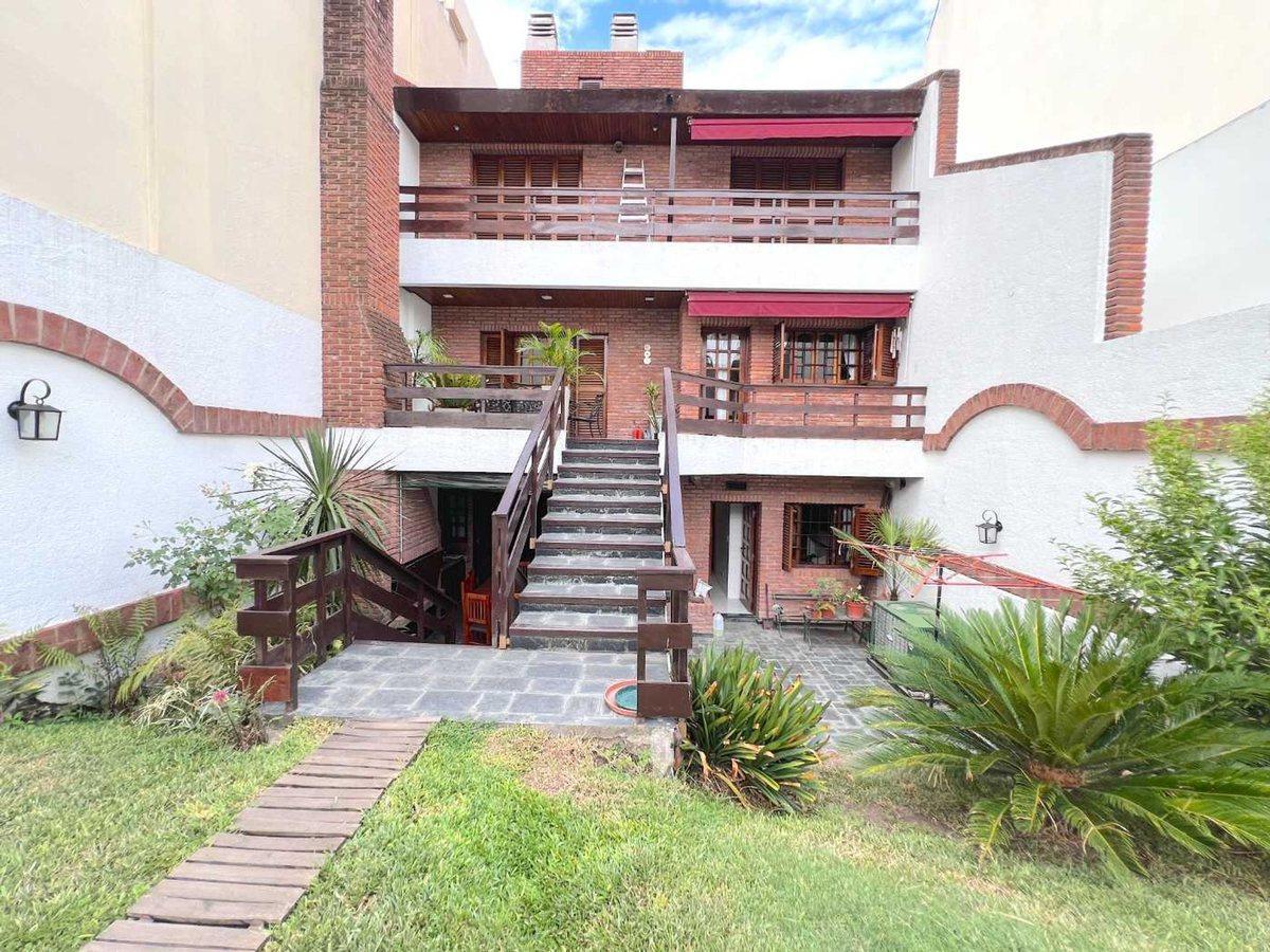 Foto de Venta casa 5 amb con jardín y pileta en Devoto, imagen 1