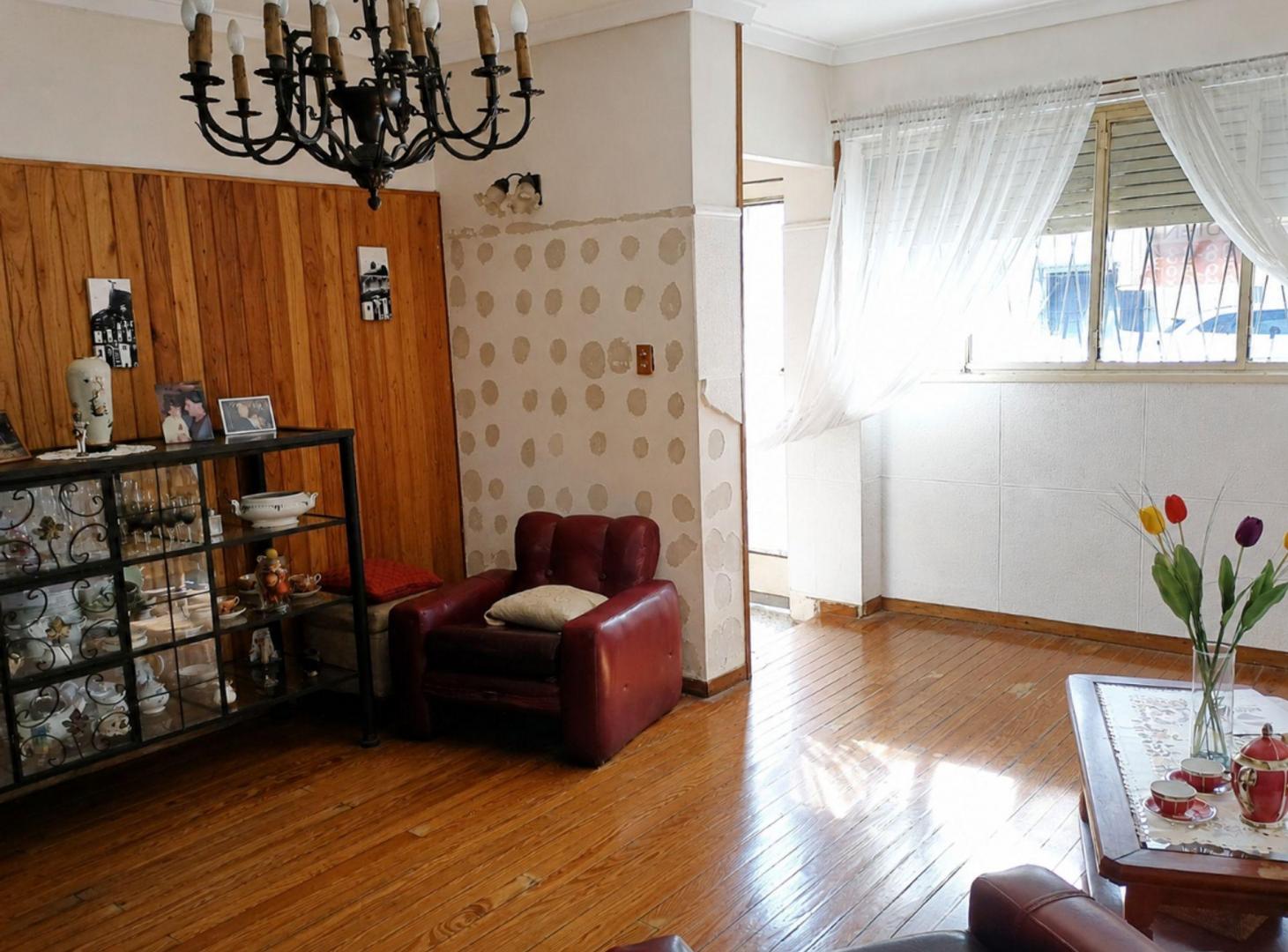 Foto de VENTA PH 4 AMB A REFACCIONAR TERRAZA V. PUEYRREDON, imagen 2